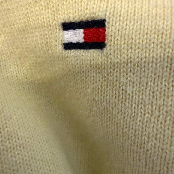 Tommy Hilfiger Women's Soft Yellow V-Neck Sweater - Picture 4 of 4